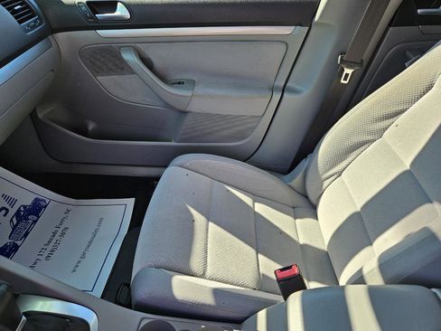 Used 2008 Volkswagen Rabbit S image 14