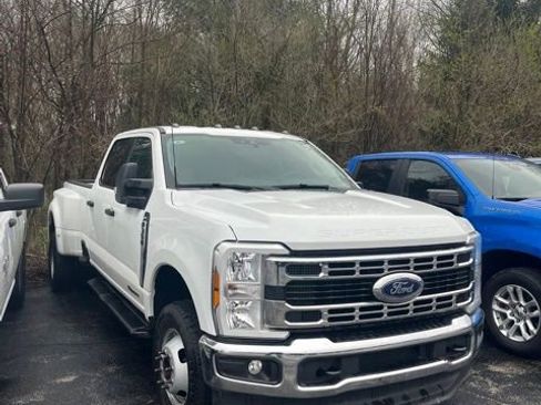 Used 2025 Ford F350 XLT image 1