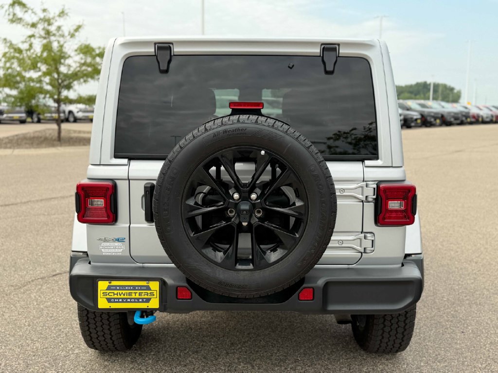 Used 2024 Jeep Wrangler Unlimited Sahara AWD/4WD image 8