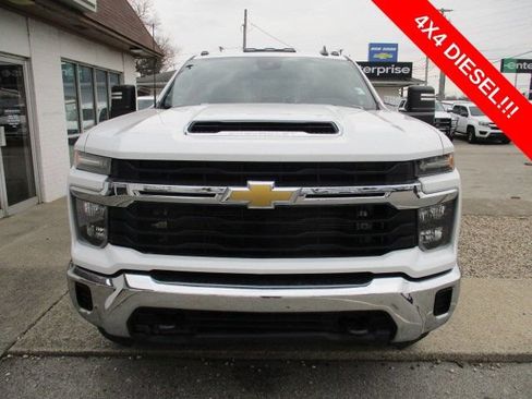 Used 2024 Chevrolet Silverado 3500 LT AWD/4WD image 2