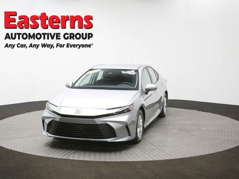 Used 2025 Toyota Camry LE image 56