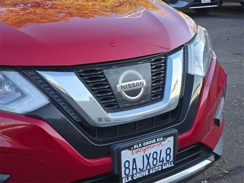 Used 2017 Nissan Rogue S image 5