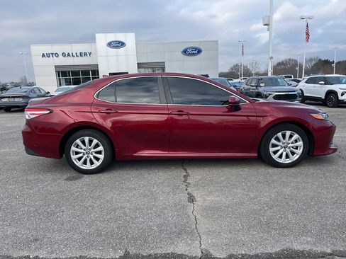 Used 2019 Toyota Camry LE image 4