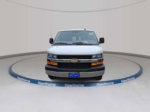 Used 2024 Chevrolet Express 2500 w/ Driver Convenience Package RWD image 2