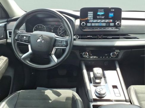 Used 2024 Mitsubishi Outlander AWD image 4