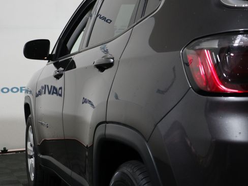 Used 2021 Jeep Compass Latitude FWD image 10