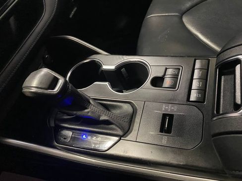 Used 2021 Toyota Highlander XLE image 15