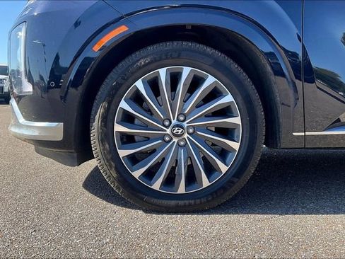 Used 2023 Hyundai Palisade Calligraphy image 4