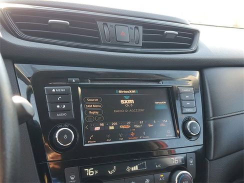 Used 2018 Nissan Rogue SV image 19