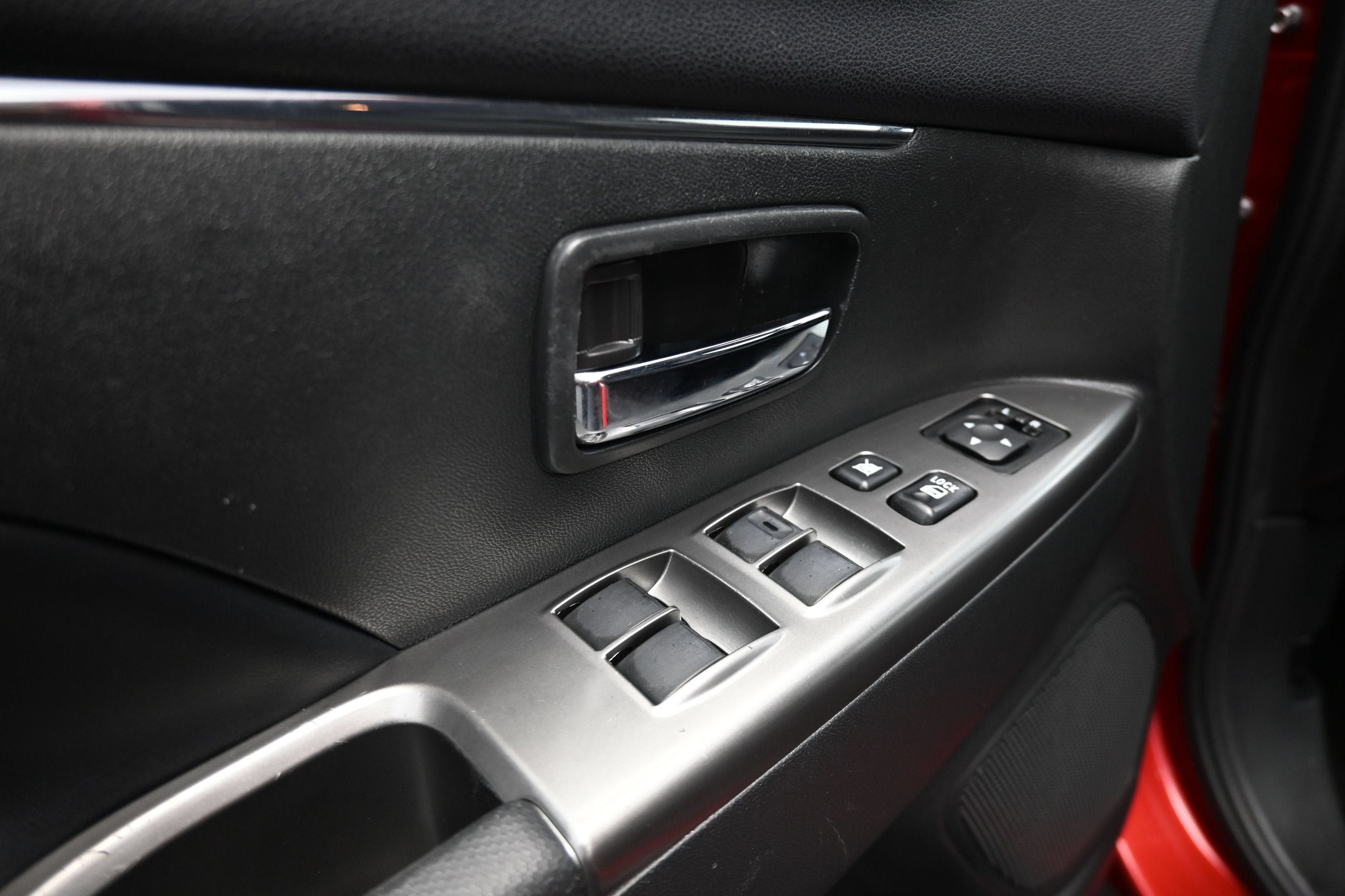 Used 2018 Mitsubishi Outlander Sport SE AWD/4WD image 25