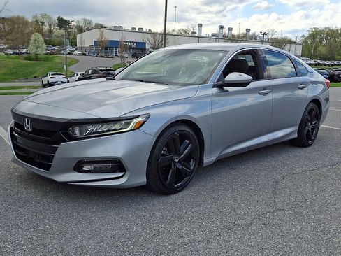 Used 2018 Honda Accord Sport image 3