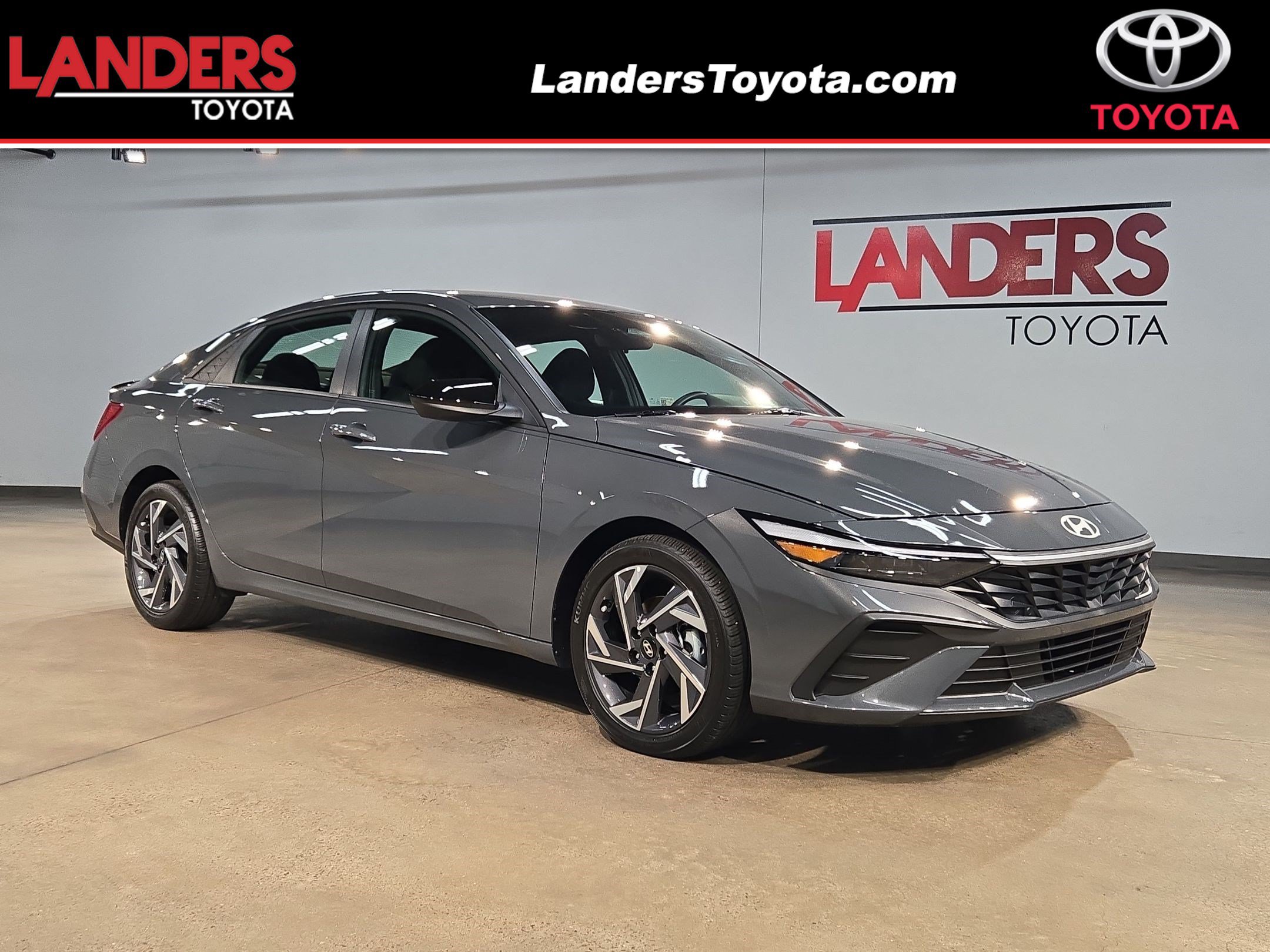 Used 2025 Hyundai Elantra Sport FWD image 1