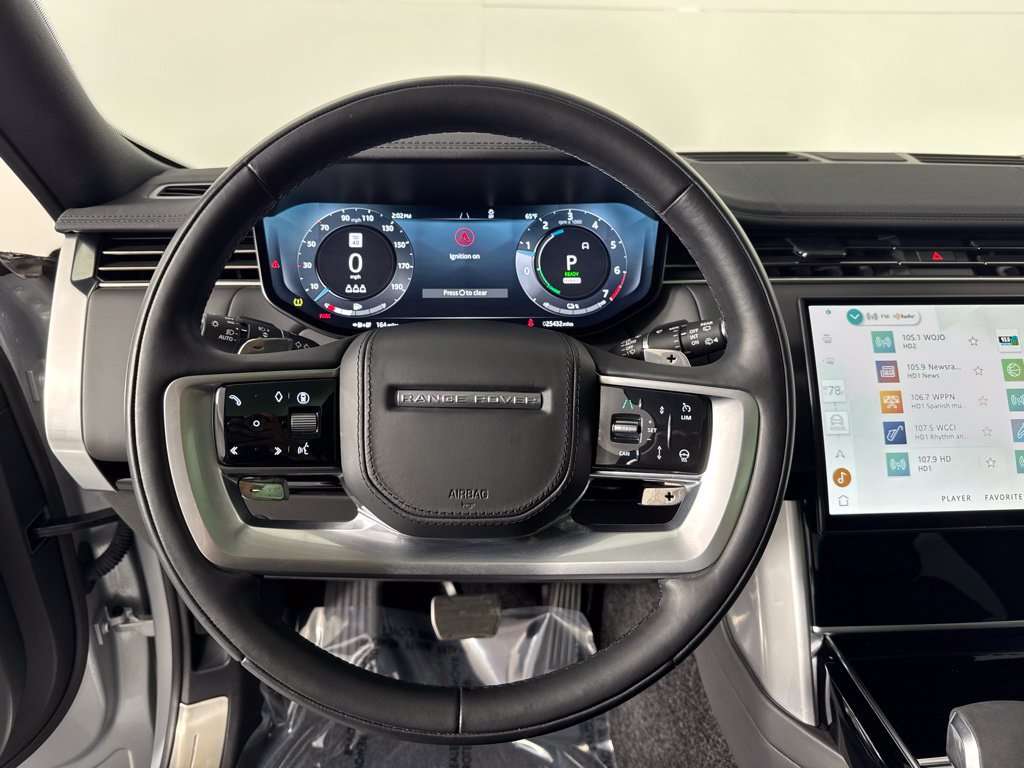 Used 2025 Land Rover Range Rover SE AWD/4WD image 15