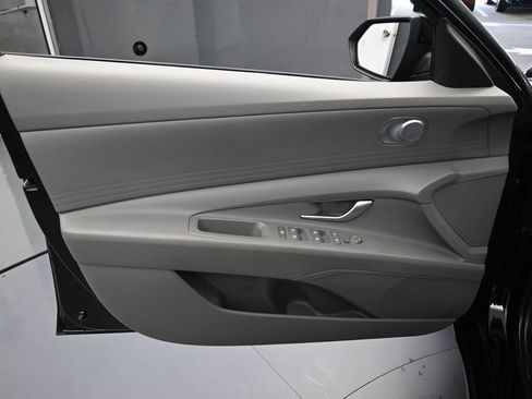 Used 2024 Hyundai Elantra SE FWD image 12