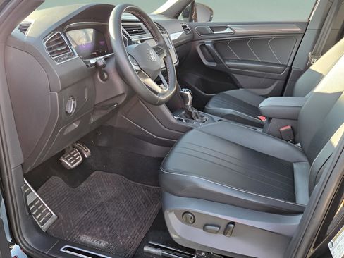 Used 2023 Volkswagen Tiguan SE R-Line image 13