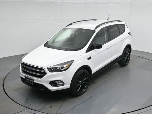 Certified 2018 Ford Escape SE w/ SE Sport Appearance Package image 35