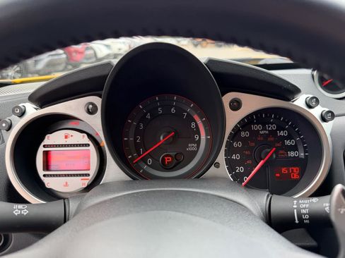 Used 2009 Nissan 370Z Touring w/ Sport Pkg RWD image 23