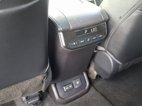 Used 2023 Toyota Highlander Limited AWD/4WD image 22