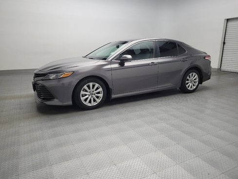 Used 2018 Toyota Camry LE w/ Convenience Package image 2