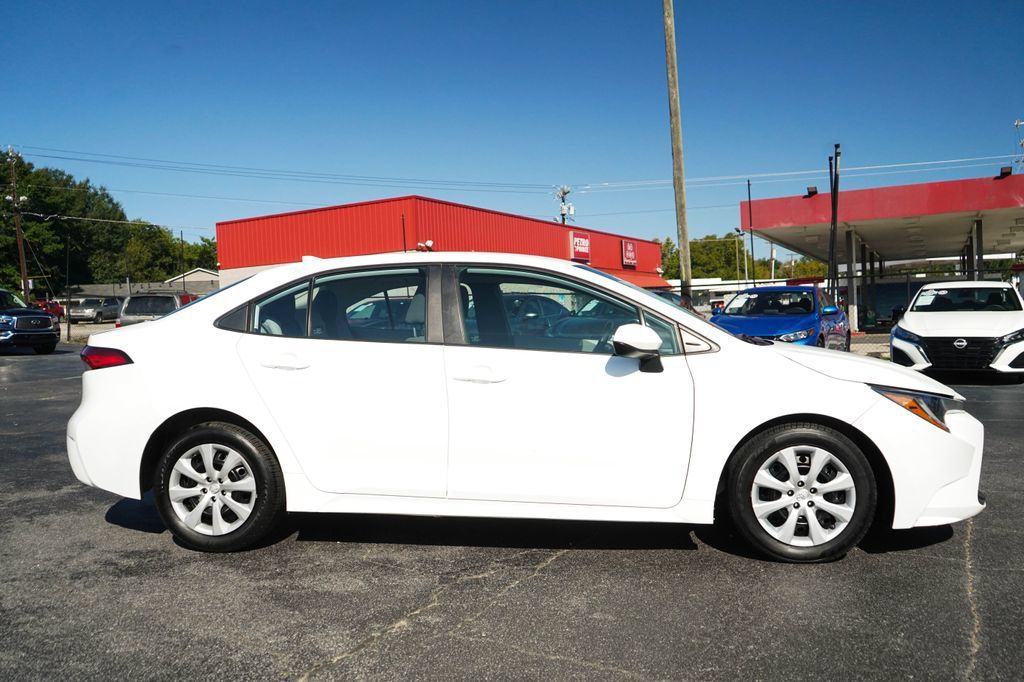Used 2023 Toyota Corolla LE FWD image 2