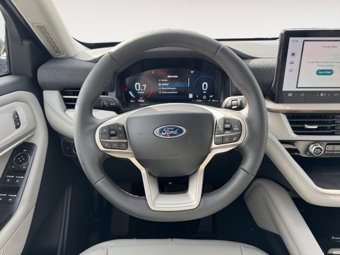 New 2025 Ford Explorer Active w/ Active Comfort Package image 15