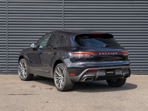 Used 2024 Porsche Macan AWD/4WD image 3