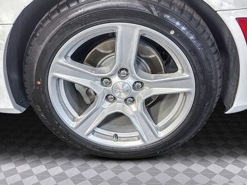 Used 2021 Chevrolet Camaro LT image 33