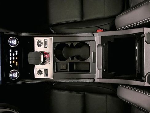 Certified 2025 Jaguar F-PACE R-Dynamic S image 11