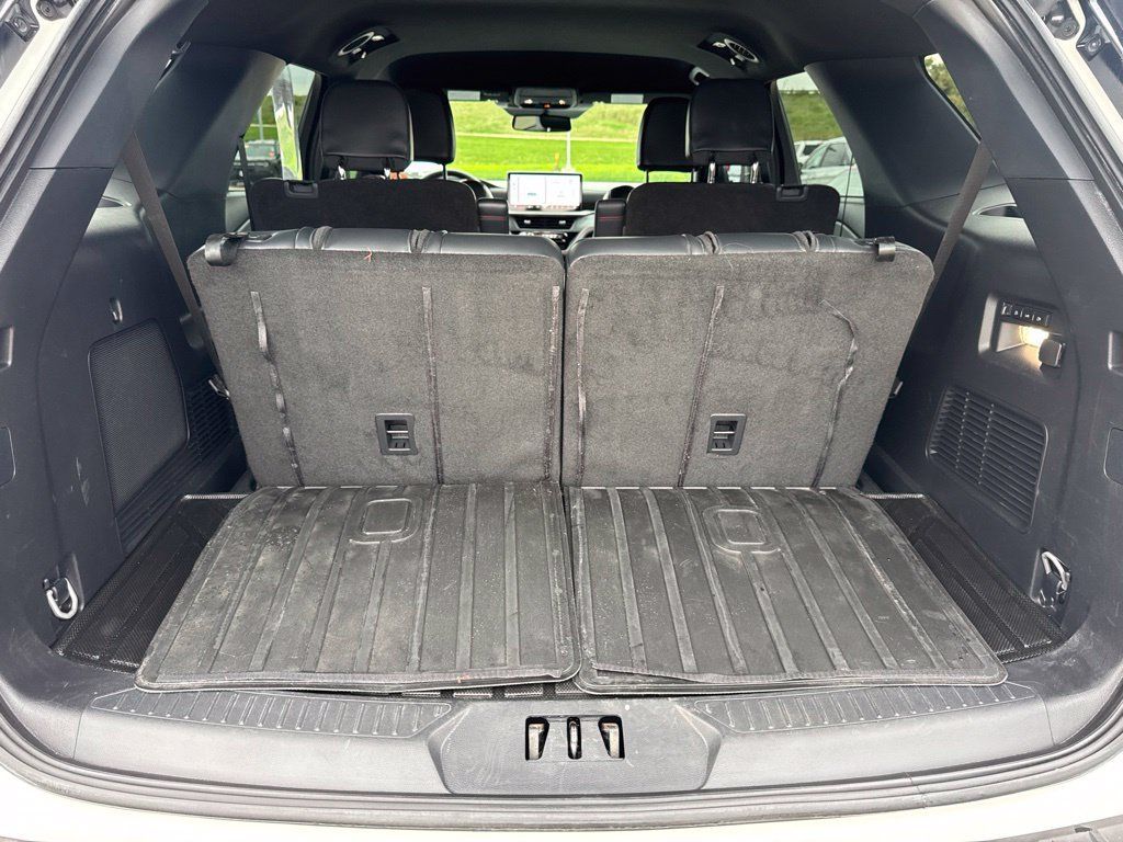 Used 2025 Ford Explorer ST AWD/4WD image 35