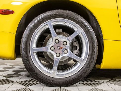 Used 2000 Chevrolet Corvette Coupe w/ Roof Pkg RWD image 36