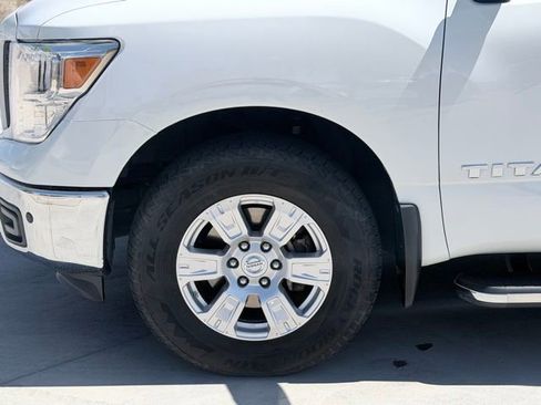 Used 2019 Nissan Titan SV w/ SV Convenience Package AWD/4WD image 36
