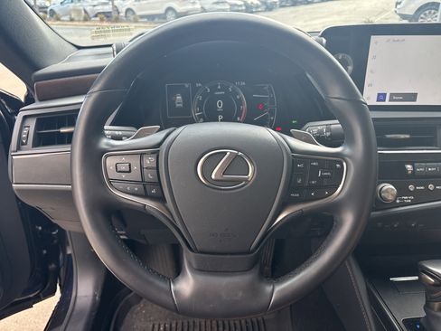 Certified 2025 Lexus ES 350 w/ Premium Package image 18