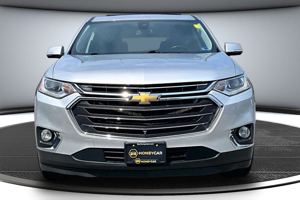 Used 2020 Chevrolet Traverse LT w/ LT Premium Package AWD/4WD image 2