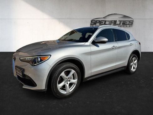 Used 2018 Alfa Romeo Stelvio AWD image 8