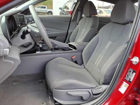Used 2023 Hyundai Elantra SEL image 12