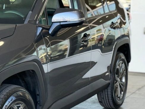 Used 2023 Toyota RAV4 XLE Premium image 6