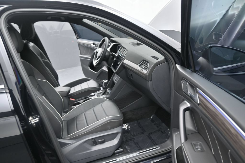 Used 2024 Volkswagen Tiguan SEL R-Line AWD/4WD image 18