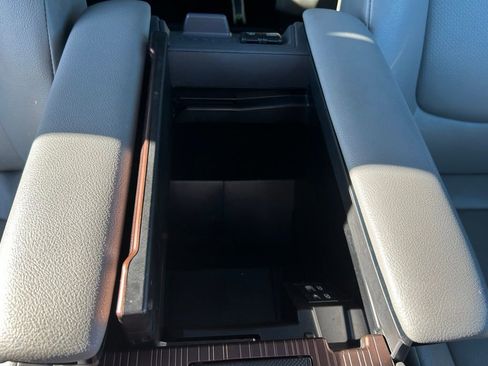 Used 2024 Toyota Sienna XLE image 39