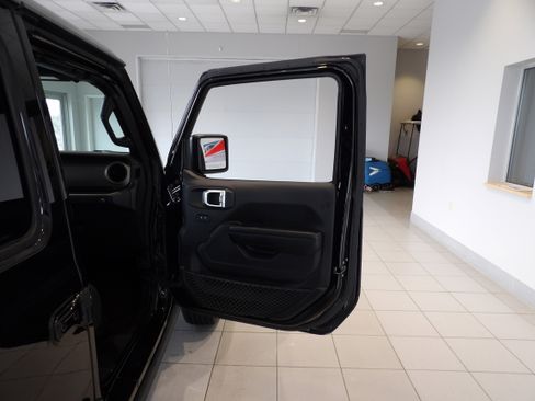 Used 2018 Jeep Wrangler Unlimited Sport S image 21