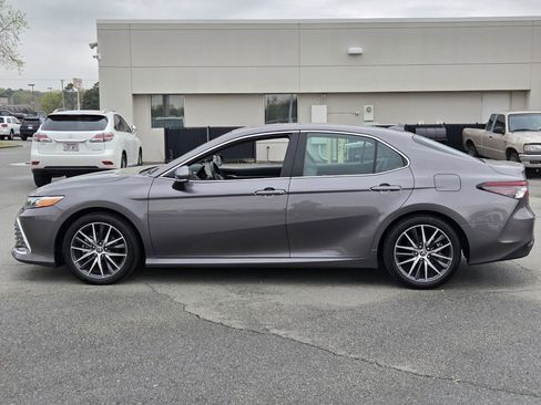 Used 2022 Toyota Camry XLE w/ Navigation Upgrade Package image 2