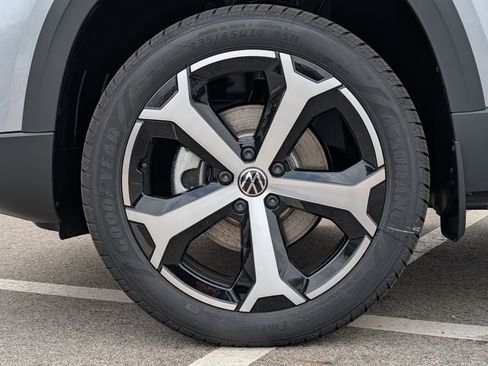 New 2026 Volkswagen Taos SEL AWD/4WD image 4