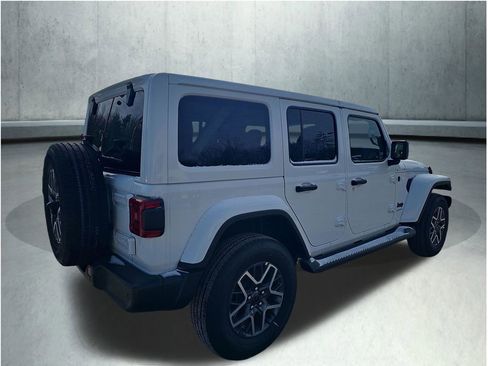 New 2026 Jeep Wrangler Unlimited Sahara AWD/4WD image 6