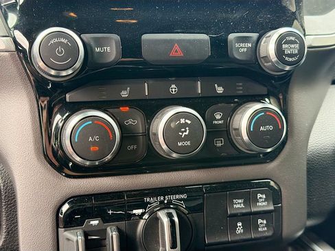 Used 2022 RAM 1500 Big Horn AWD/4WD image 16