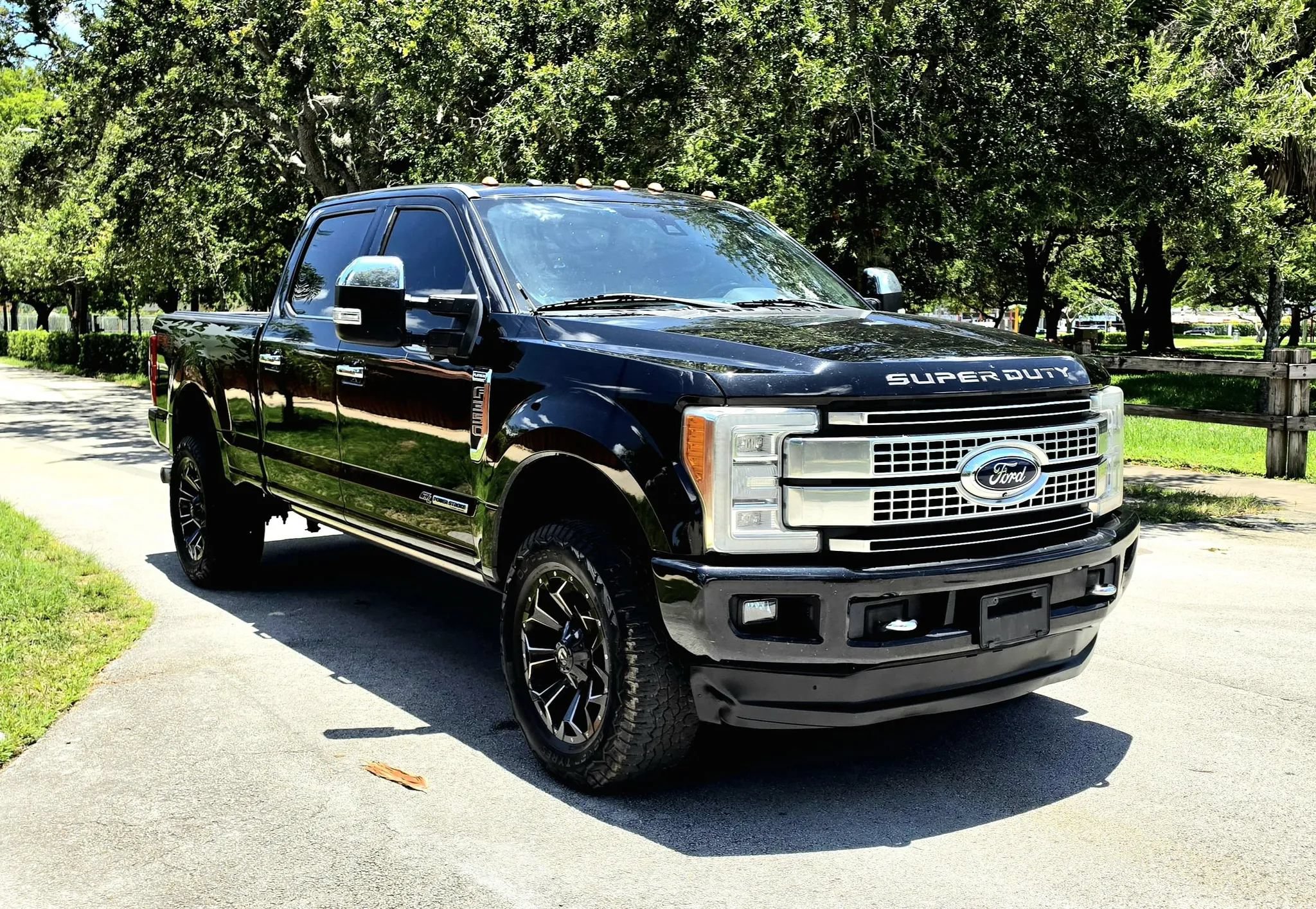 Used 2017 Ford F350 Platinum w/ Platinum Ultimate Package AWD/4WD image 3
