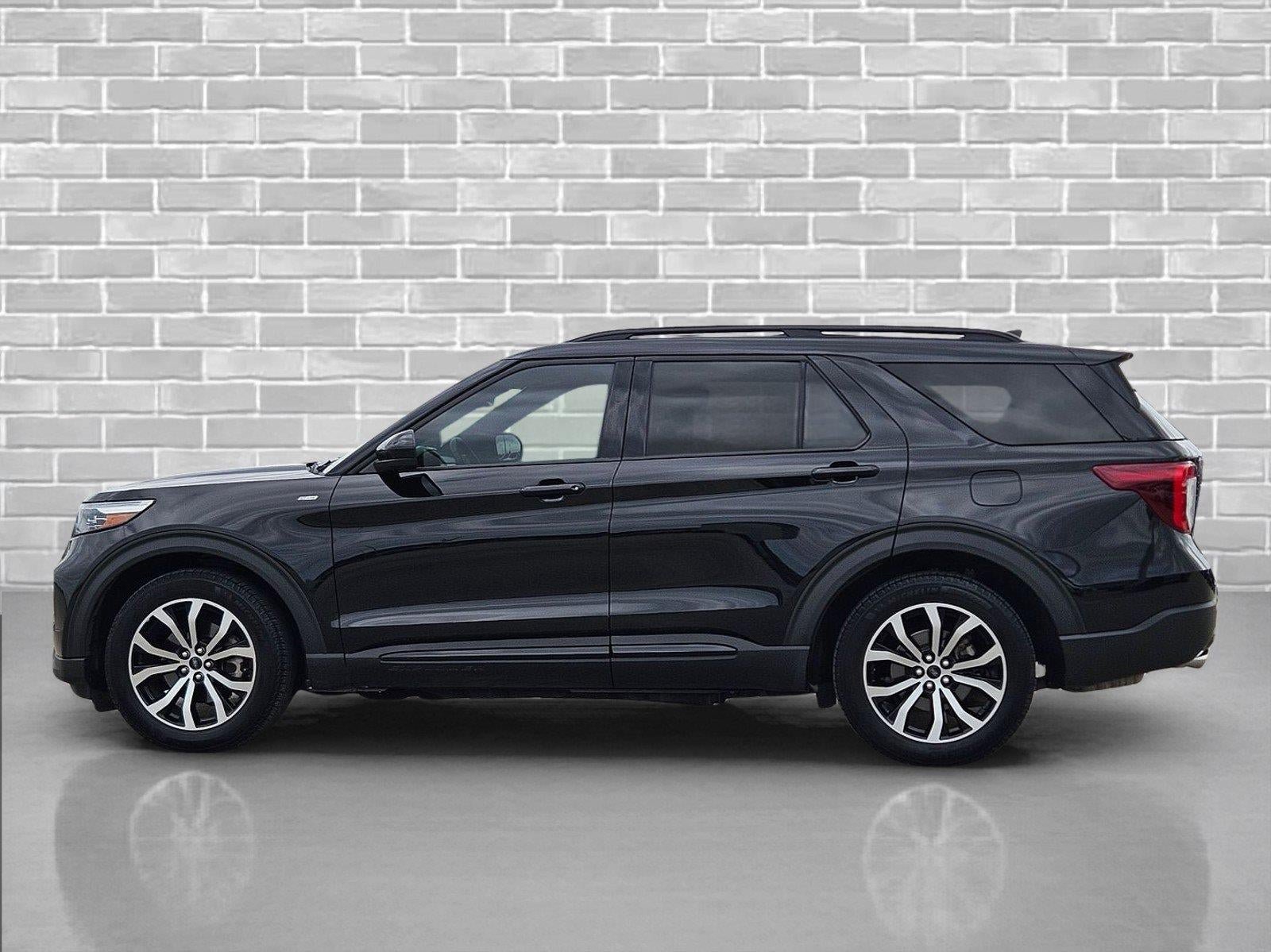 Used 2023 Ford Explorer ST-Line w/ Class IV Trailer Tow Package RWD image 7