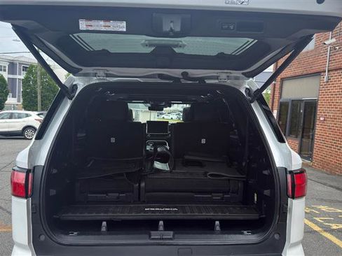 Used 2024 Toyota Sequoia Platinum AWD/4WD image 11