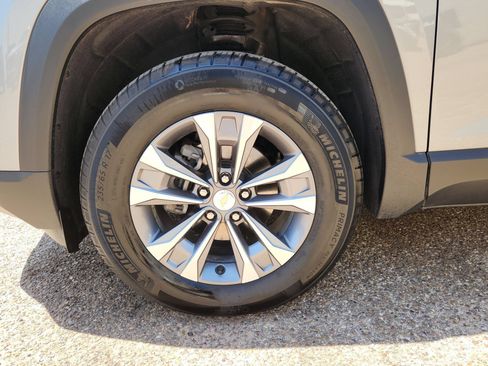 Used 2026 Chevrolet Equinox LT AWD/4WD image 11