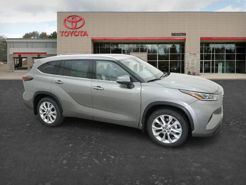 New 2026 Toyota Highlander Limited AWD/4WD image 3