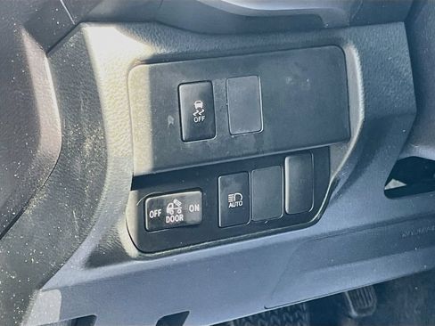 Used 2022 Toyota Tacoma SR5 RWD image 10