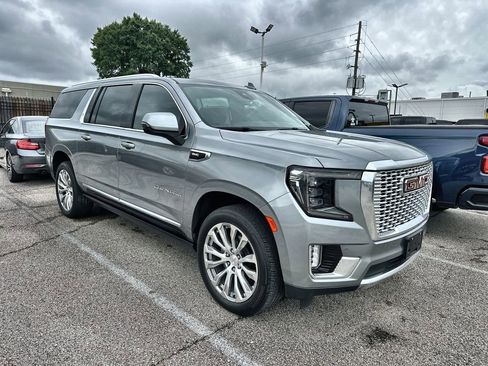 Used 2023 GMC Yukon XL Denali AWD/4WD image 3